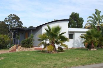 Mathews - Hotel QLD 4