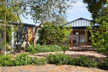 Alba House - Hotel QLD 2