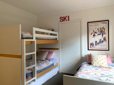 Reindeer 6 - Hotel QLD 1