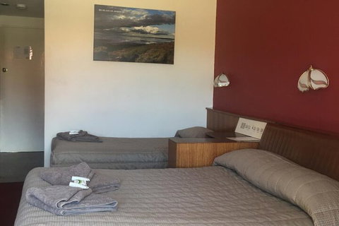 Lake Lefroy Motel & Bar - Hotel QLD 7