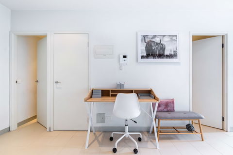 Ella, 1BDR Melbourne Apartment - Hotel QLD 5