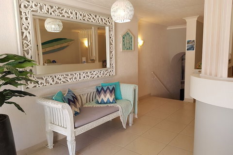 Surfers Chalet - Hotel QLD 1