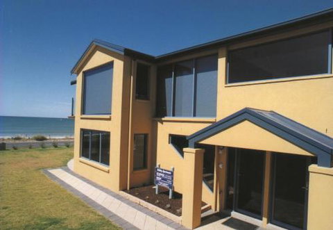Port Fairy Getaway - Hotel QLD 2
