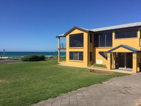 Port Fairy Getaway - Hotel QLD 4