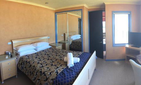 Port Fairy Getaway - Hotel QLD 5