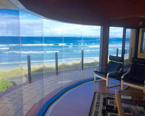 Port Fairy Getaway - Hotel QLD 3