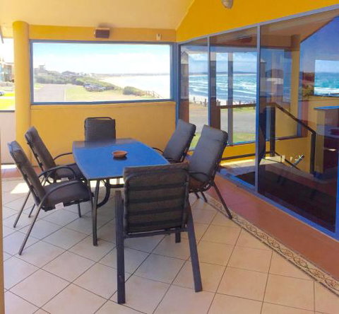 Port Fairy Getaway - Hotel QLD 1