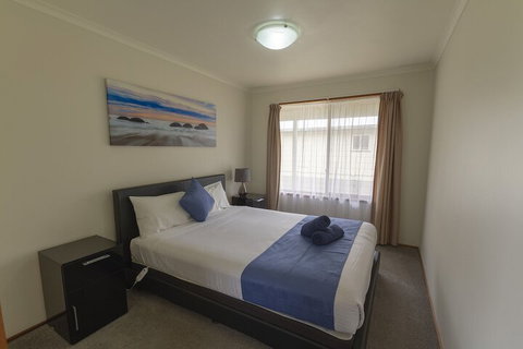 Gum Tree Caravan Park - Hotel QLD 4