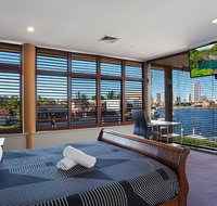 Chevron Oasis - Hotel QLD