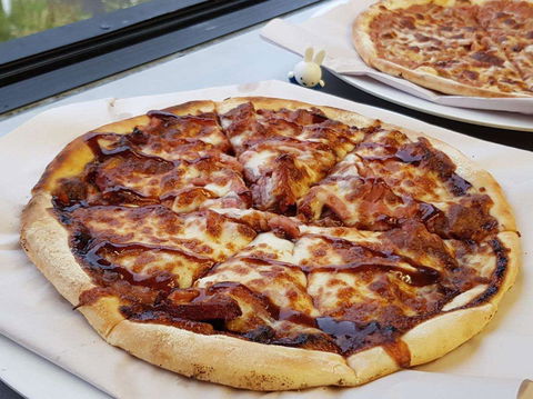Queens Pizza - Hotel QLD 0