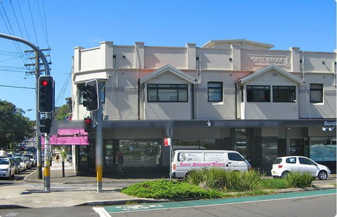 Lewis' Continental Kitchen - Hotel QLD 0