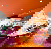 Sirocco Restaurant and Bar - Holiday Inn Potts Point - Hotel QLD