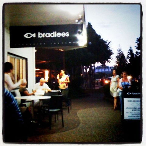 Bradlees On The Beach - Hotel QLD 0