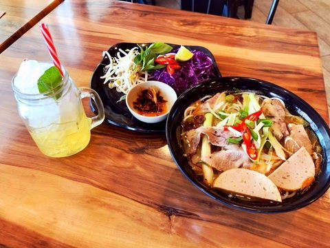 Viet's Taste - Hotel QLD 0