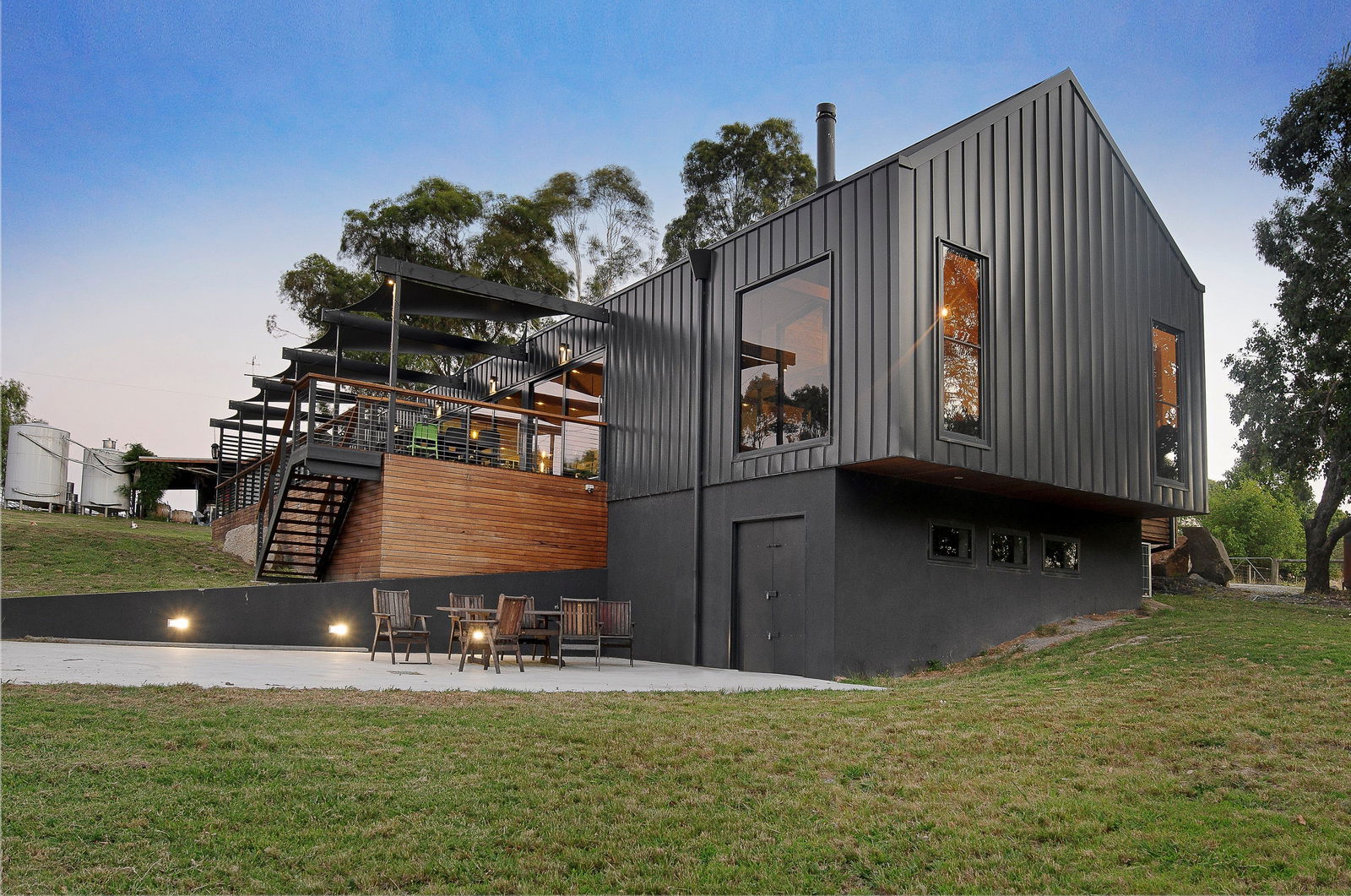 Tynong North VIC Hotel QLD
