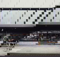 De Mad Hatter - Hotel QLD