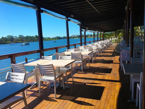 The Rock Bar And Grill - Hotel QLD 1