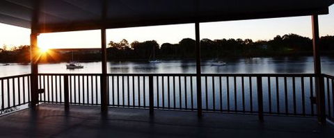 The Rock Bar And Grill - Hotel QLD 4