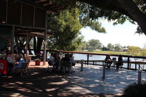 River Cruz Cafe - Hotel QLD 3