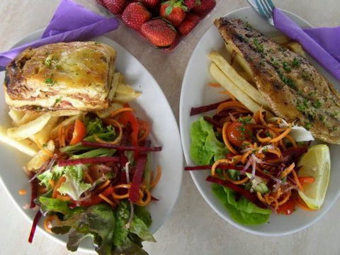 River Cruz Cafe - Hotel QLD 4