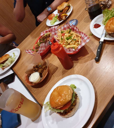 Easy Street Diner - Hotel QLD 5