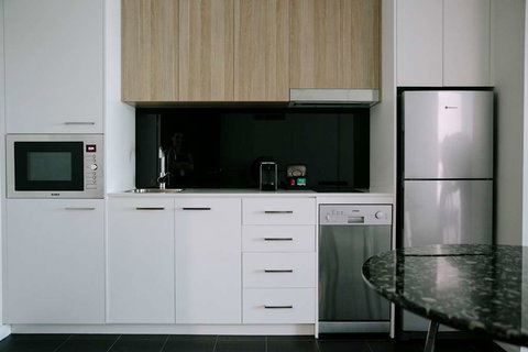 Avenue Hotel Canberra - Hotel QLD 7