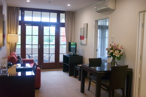 Quest Canberra - Hotel QLD 6