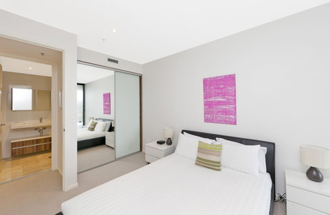 Astra Canberra Manhattan - Hotel QLD 4