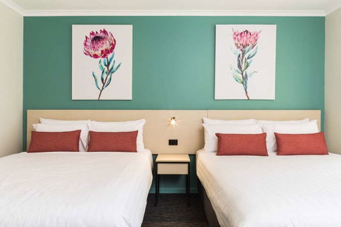 NIghtcap at Balaclava Hotel - Hotel QLD 7