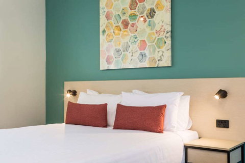 NIghtcap at Balaclava Hotel - Hotel QLD 9