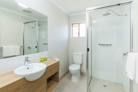 NIghtcap at Balaclava Hotel - Hotel QLD 17