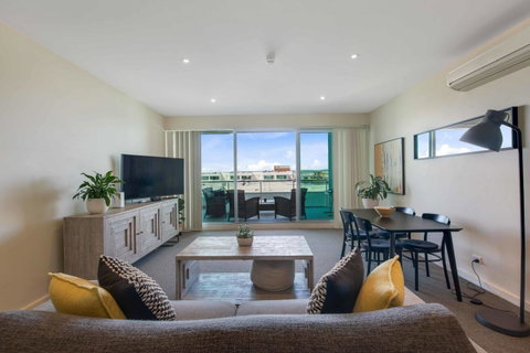 Port Adelaide Executive Waterfront Apartment - Hotel QLD 21