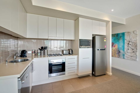 Port Adelaide Executive Waterfront Apartment - Hotel QLD 8
