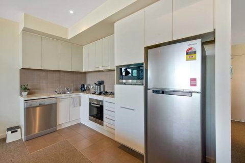 Port Adelaide Executive Waterfront Apartment - Hotel QLD 6