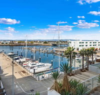 Port Adelaide Executive Waterfront Apartment - Hotel QLD