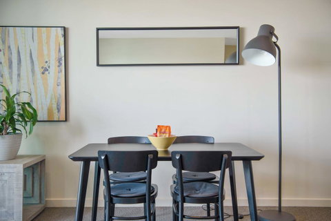 Port Adelaide Executive Waterfront Apartment - Hotel QLD 11