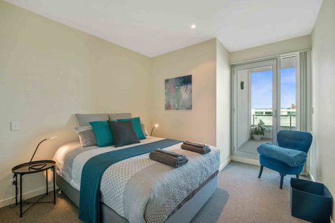 Port Adelaide Executive Waterfront Apartment - Hotel QLD 2