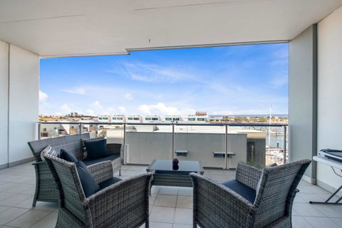 Port Adelaide Executive Waterfront Apartment - Hotel QLD 23