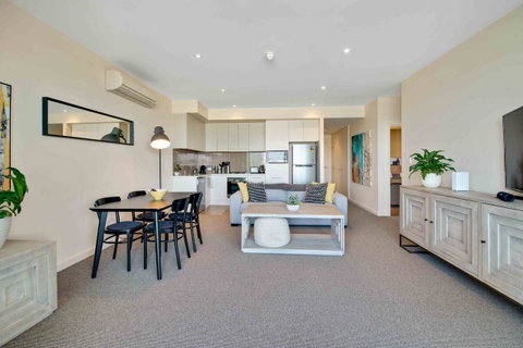 Port Adelaide Executive Waterfront Apartment - Hotel QLD 16