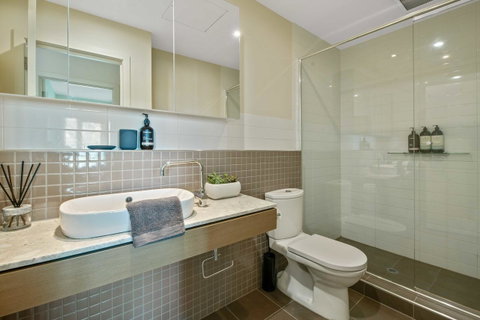 Port Adelaide Executive Waterfront Apartment - Hotel QLD 4