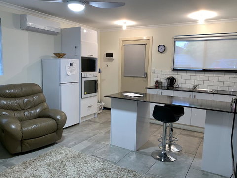 Inna Nutshell - Hotel QLD 6