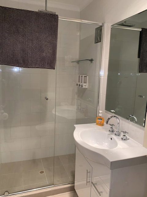 Inna Nutshell - Hotel QLD 4