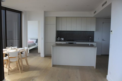 Modern CBD Apartment With Panoramic View - Hotel QLD 9