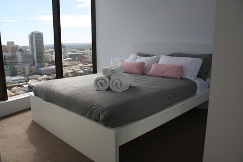 Modern CBD Apartment With Panoramic View - Hotel QLD 2