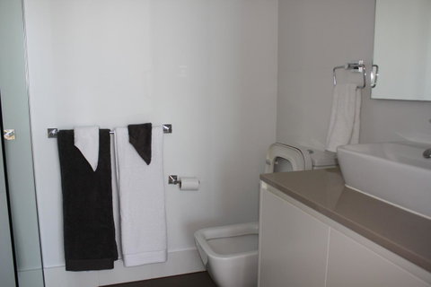 Modern CBD Apartment With Panoramic View - Hotel QLD 11