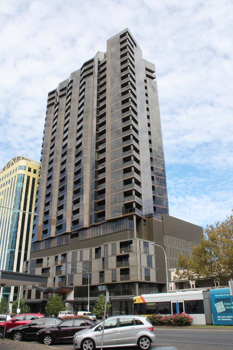 Modern CBD Apartment With Panoramic View - Hotel QLD 6