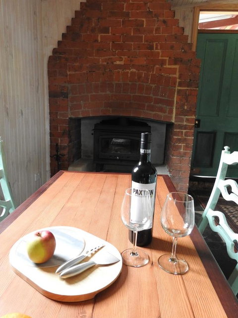 Cooks Cottage - Hotel QLD 2