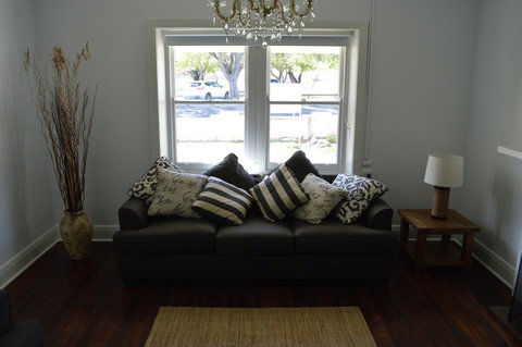 Two Cow Cottage Bed & Breakfast - Hotel QLD 14