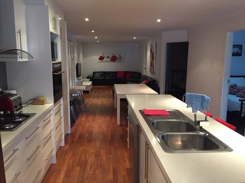 Home On Torrens - Hotel QLD 1