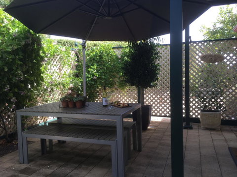 Wine And Roses Bed And Breakfast - Hotel QLD 3